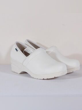Cherokee White Harmony Slip-On Nursing Clogs NWT NIB